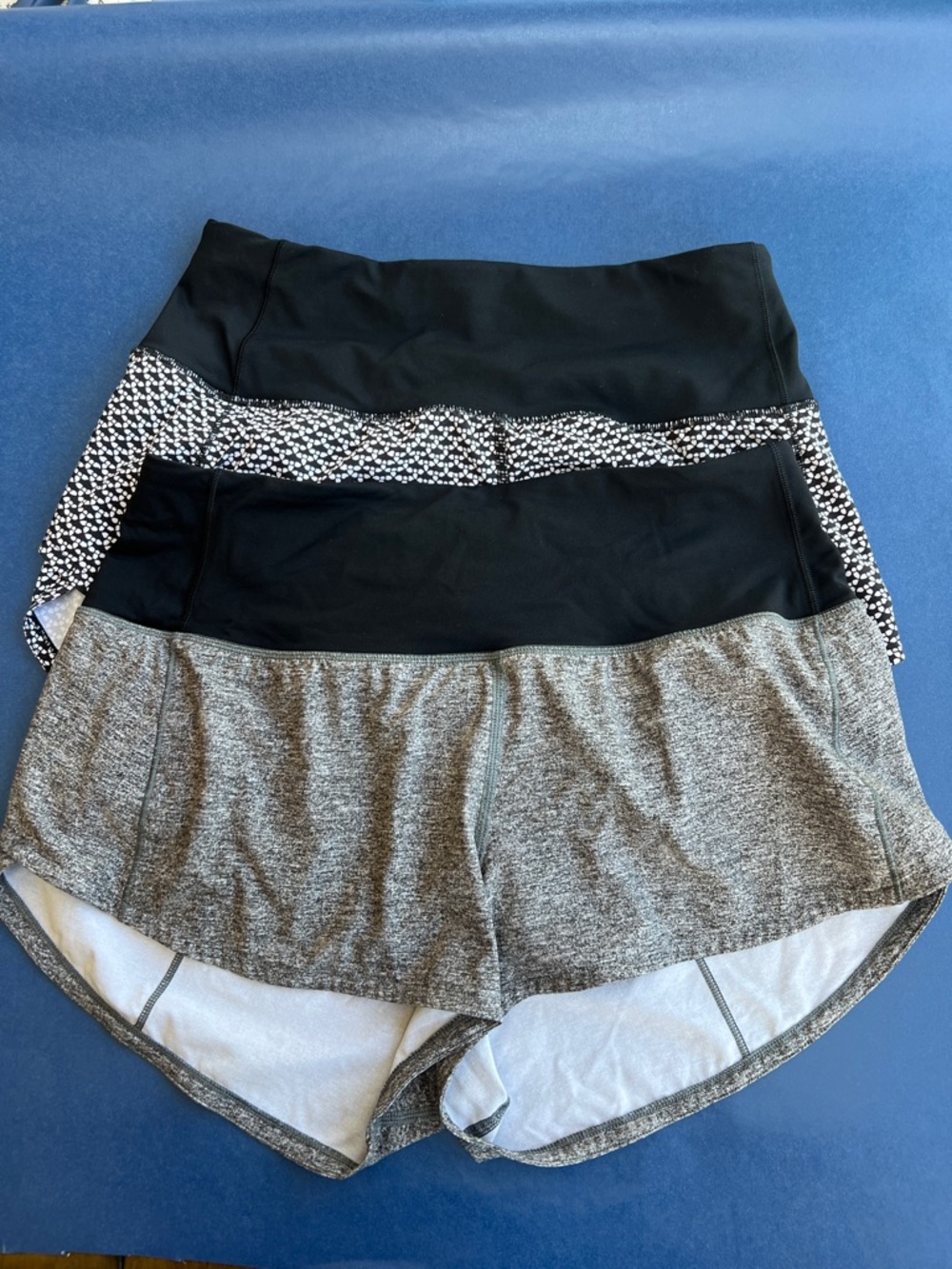Lululemon High Rise Speed Up Shorts 2.5 inch Size 4 & Size 6 Black & White EUC